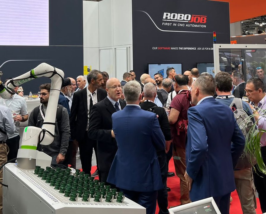 Impression of a packed booth at EMO