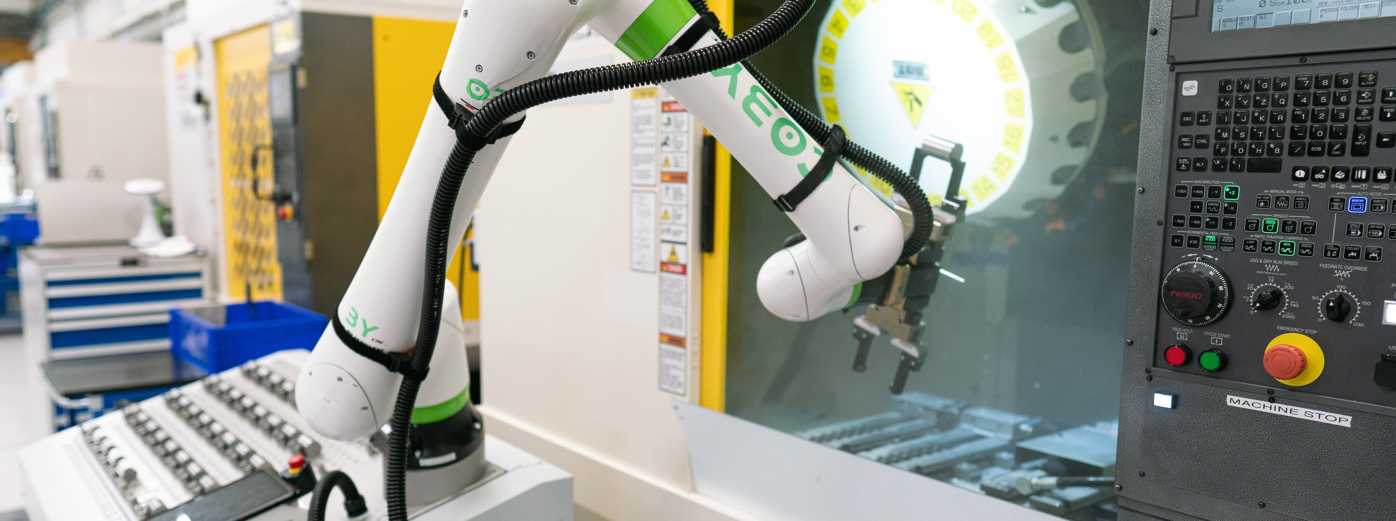 Cobot VS Robot