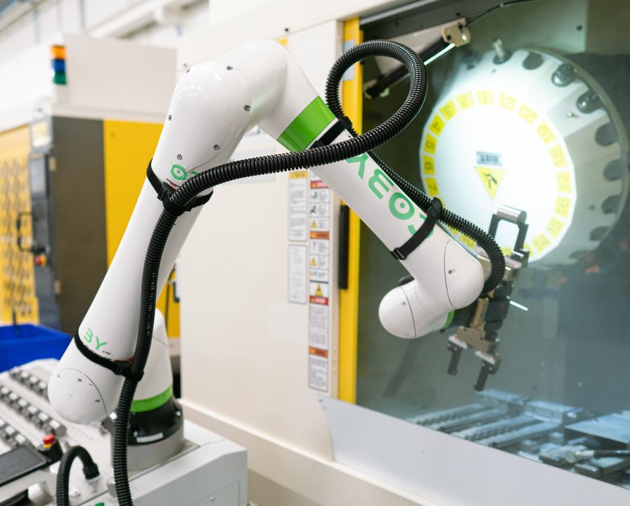 Cobot VS Robot