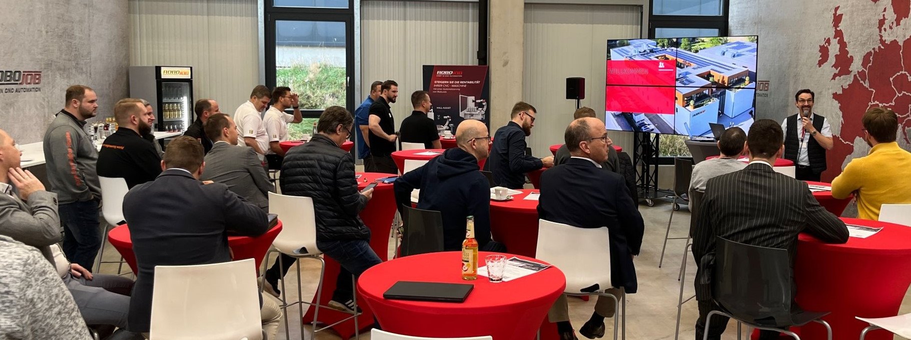 Detlef Scholz presenting during the cnc automation workshop