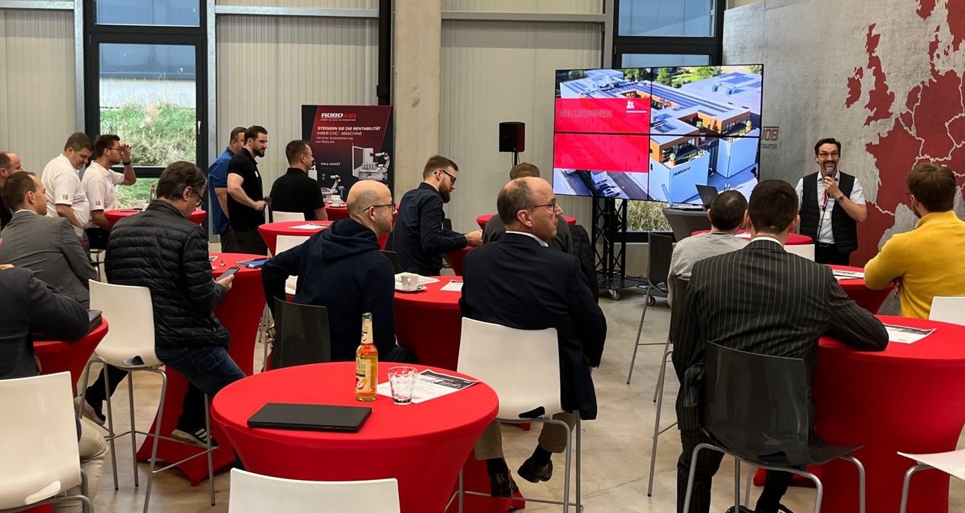 Detlef Scholz presenting during the cnc automation workshop
