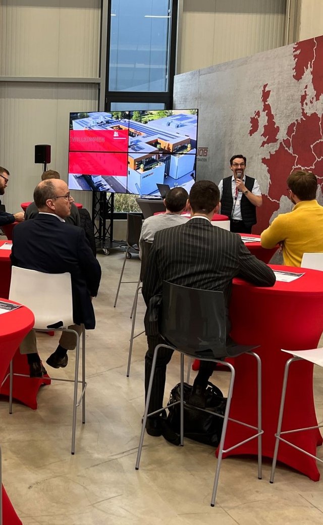 Detlef Scholz presenting during the cnc automation workshop