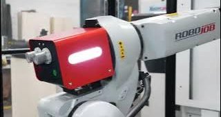 RoboJob Mill-Assist avec bras robotisé intégré | Usinage entièrement automatisé sur une Mazak CV5-500