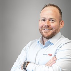 GET IN TOUCH_Sales_440x572 Simon_DE