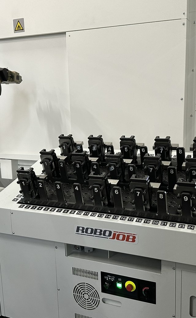 Mazak CV5-500 + Mill-Assist Essential c + HWR Fixture Exchange