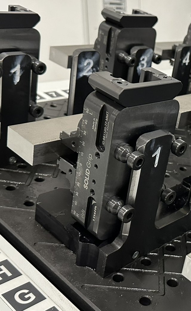 Mazak CV5-500 + Mill-Assist Essential c + HWR Fixture Exchange (2)