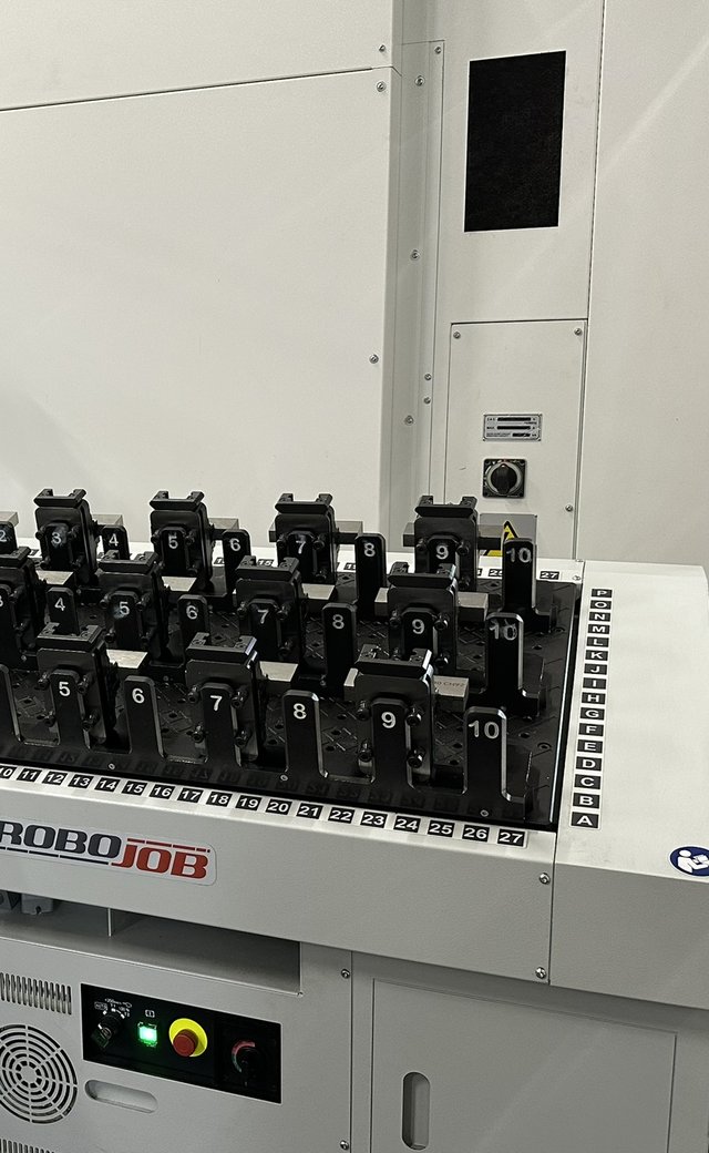 Mazak CV5-500 + Mill-Assist Essential c + HWR Fixture Exchange