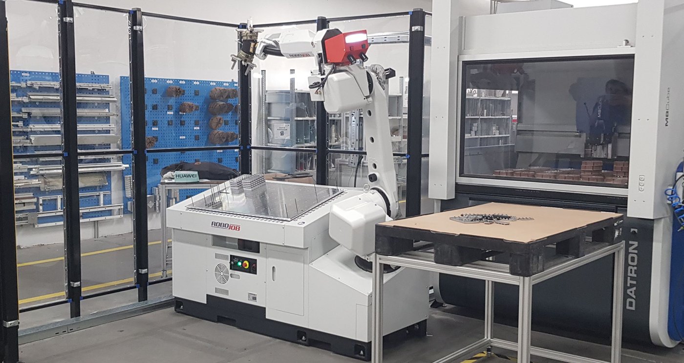 Mill-Assist Essential + Pallet Unload + Datron M8Cube
