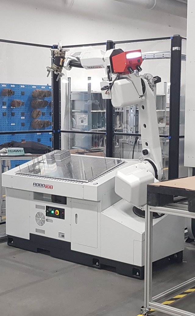 Mill-Assist Essential + Pallet Unload + Datron M8Cube