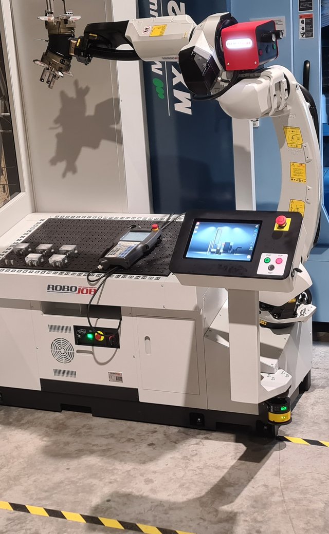 Mill-Assist Essential i + Matsuura MX520