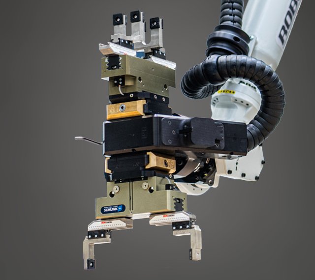 Dual grippers for maximum adaptability