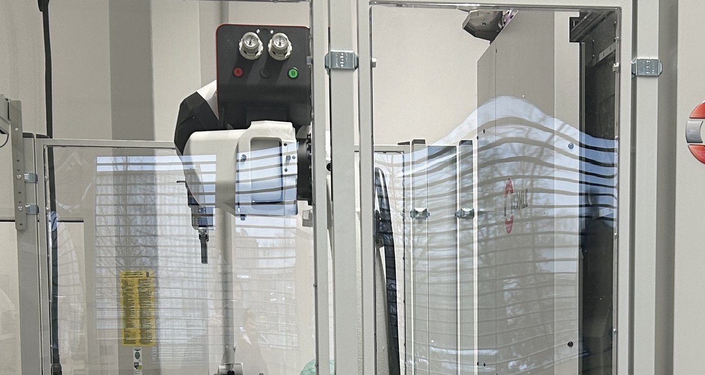 Mill-Assist Essential i + Hermle C400