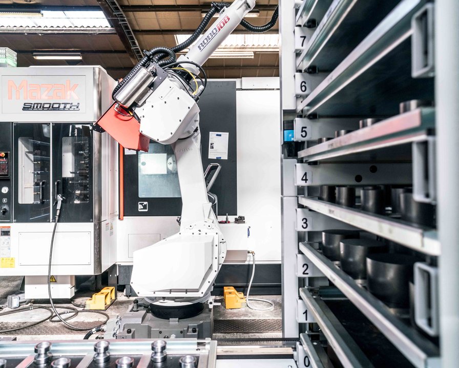 RoboJob Tower + Mazak Integrex J200S (11)