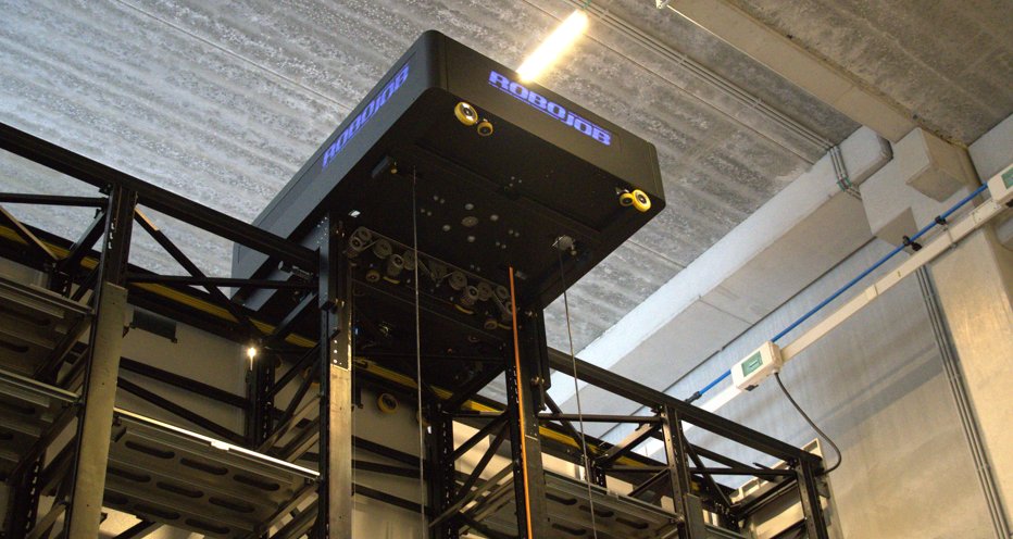 Hoist Wall