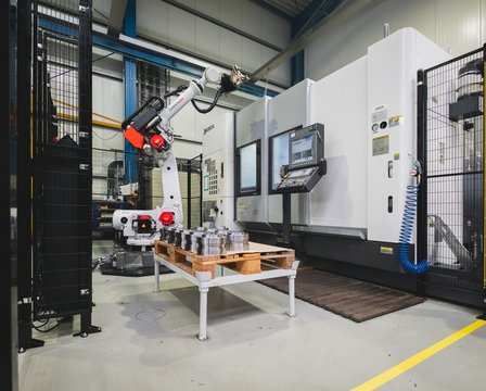 Manque de capacité CNC ? Faites tourner vos machines quand votre équipe rentre chez elle