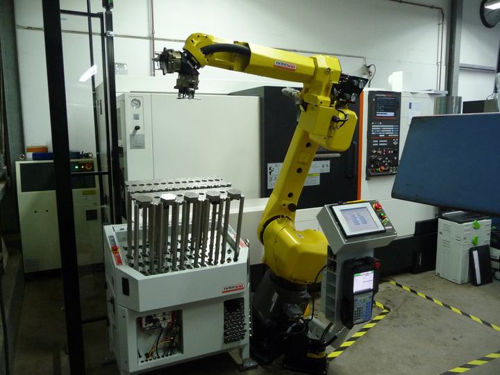 Ackermann Metallwaren automatise deux tours Mazak avec RoboJob Turn-Assist 180