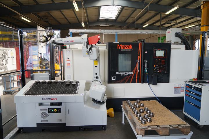 Durwen Maschinenbau automates a Mazak QT 350 and a DMG Mori DMU 50 with RoboJob