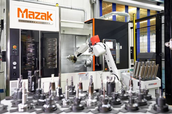 Franz H. Bruder automatisiert Mazak Integrex- und DMG Mori-Maschinen mit RoboJob