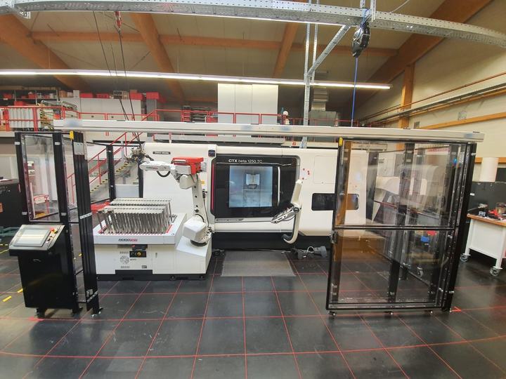 Hainbuch automatisiert eine DMG Mori CTX beta 1250 TC mit einem RoboJob Turn-Assist 270