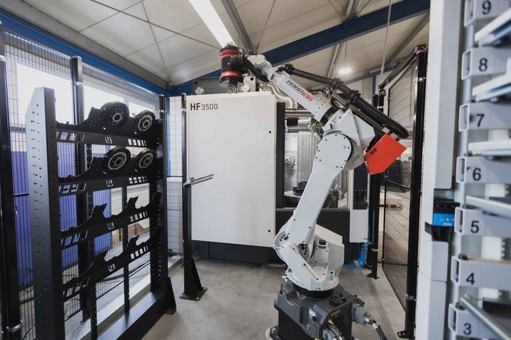 One hour of set-up for 100 hours of unmanned production at Hertenberger Solutions