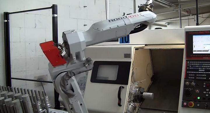 Hetschel automatisiert eine Mazak Integrex J-200S mit einem RoboJob Turn-Assist 250
