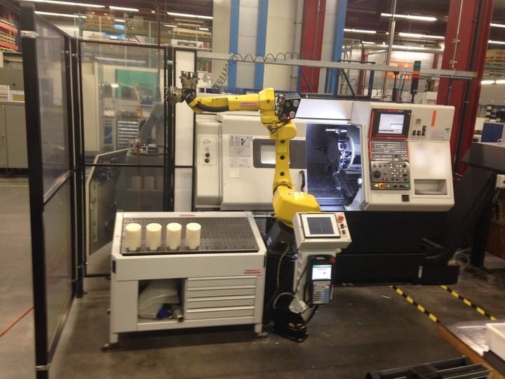 Mitsubishi Chemical Advanced Materials automatisiert die Bearbeitung von Kunststoffteilen in Tielt mit vier RoboJob-Systemen