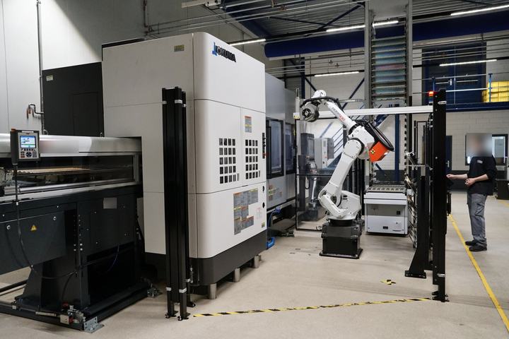 Nossin automatise ses machines Okuma et Hermle avec sept systèmes RoboJob