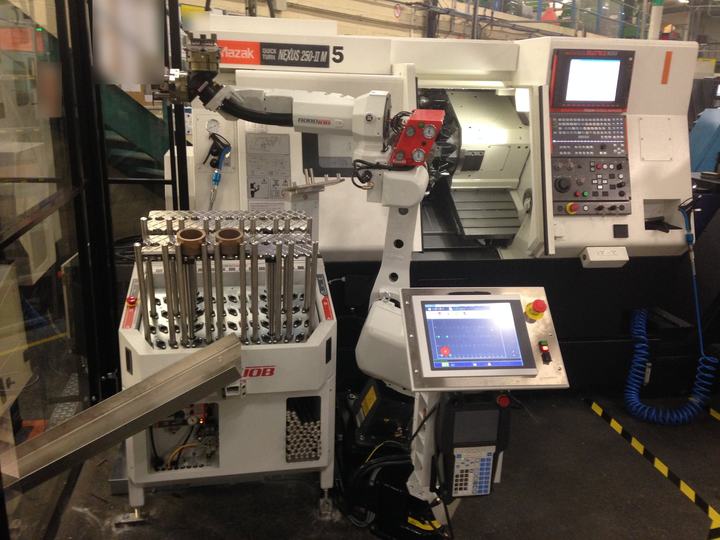 POK automatise trois tours Mazak QTN 250 avec le RoboJob Turn-Assist 180