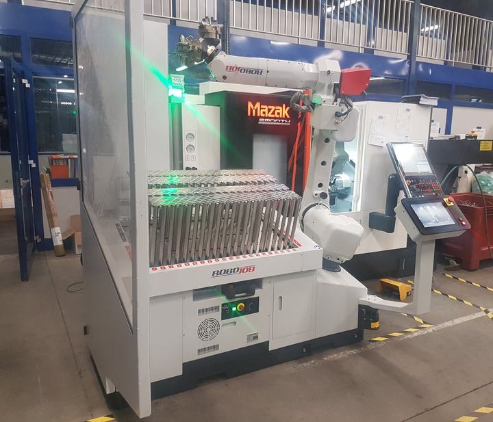 URMA automates two Mazak lathes and a Doosan Lynx with RoboJob Turn-Assist