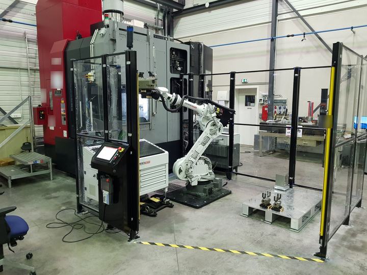 Usiduc automatisiert eine 5-Achs-OKK VCX 350 mit einem RoboJob Mill-Assist Essential