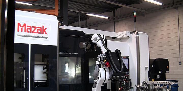 Van Bussel Metaaltechniek automates a Mazak Integrex i-400S with a RoboJob Turn-Assist 250