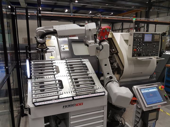 Van Trierum automatiseert zijn Nakamura-, Takisawa- en Matsuura-machines met RoboJob